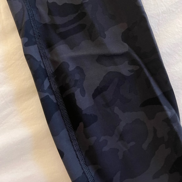 Lululemon Wunder Under Black Camo 25” Leggings - Picture 2 of 3